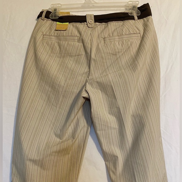 Dockers Mid Rise Capris - Picture 5 of 6